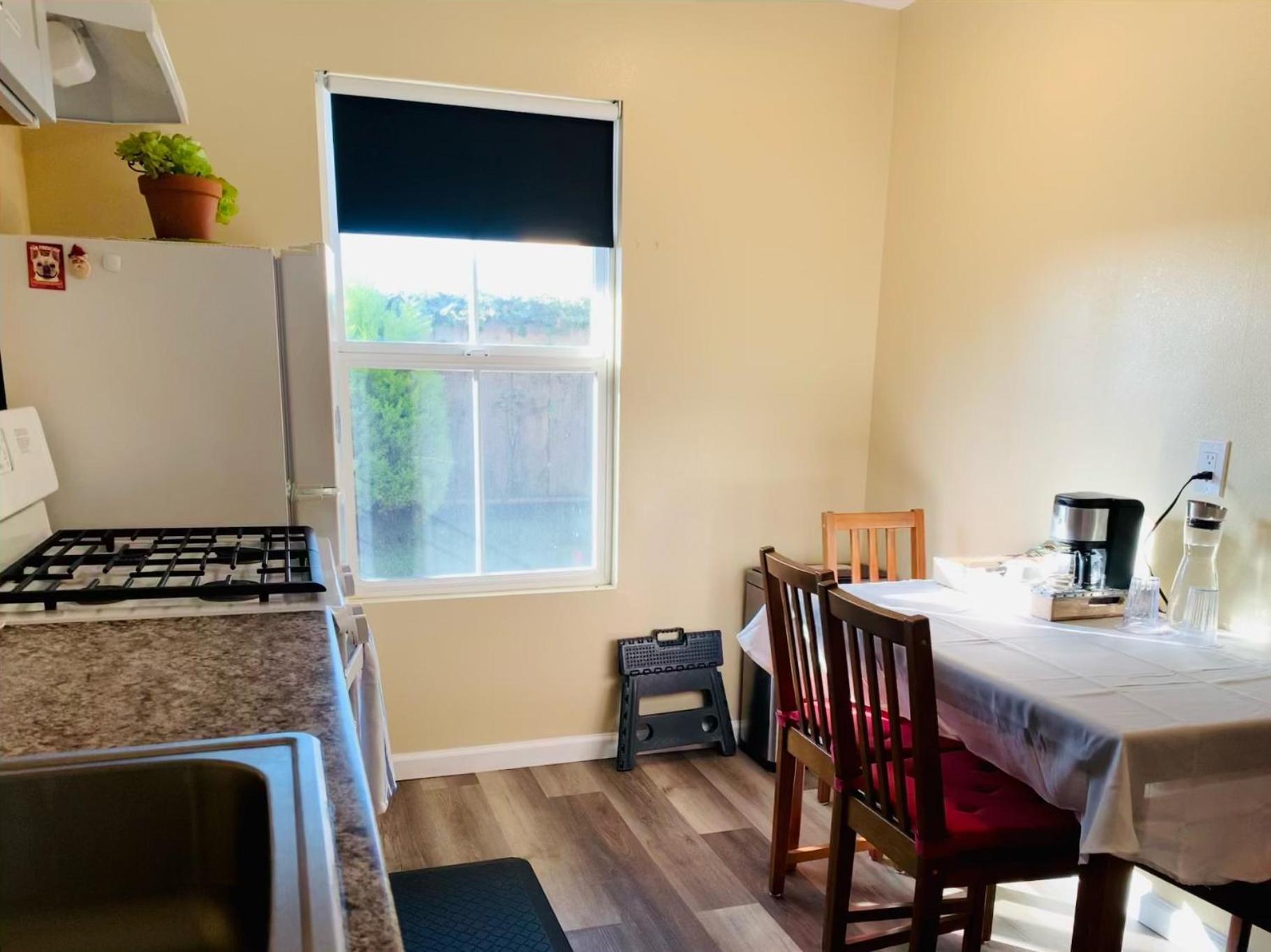 Captain'S Inn At Moss Landing Δωμάτιο φωτογραφία