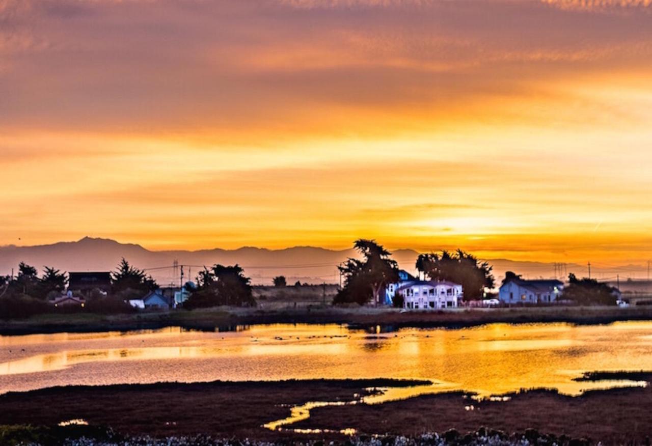 Captain'S Inn At Moss Landing Εξωτερικό φωτογραφία
